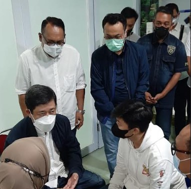 Dirut Pertamina Patra Niaga Temui Keluarga Korban Kecelakaan Maut di Lampu Merah Cibubur