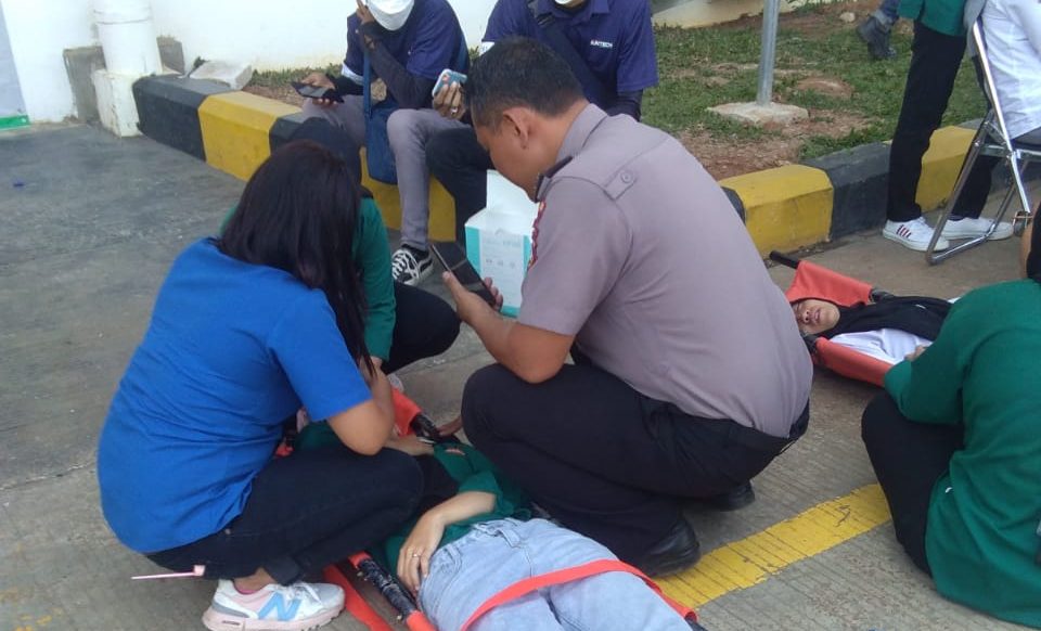 Diduga Akibat Beban Kerja yang Berat, Puluhan Karyawan Pabrik Kesurupan