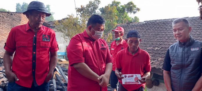 Yudha Puja Turnawan Kunjungi Jompo 93 Tahun Korban Kebakaran di Desa Pasirwaru