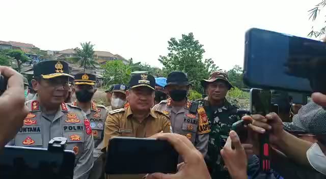 Kapolda Jabar Tinjau Lokasi Banjir di Kabupaten Garut