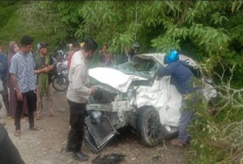 Kecelakaan! Mobil Datsun GO Terjun ke Jurang