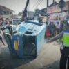 Angkot di Bogor Ringsek Ditabrak Commuter Line.