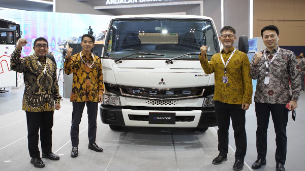 Fuso Ajak Pengunjung Jajal e-Canter di GIIAS 2022, Truk Listrik Pertama dari Mitsubishi.