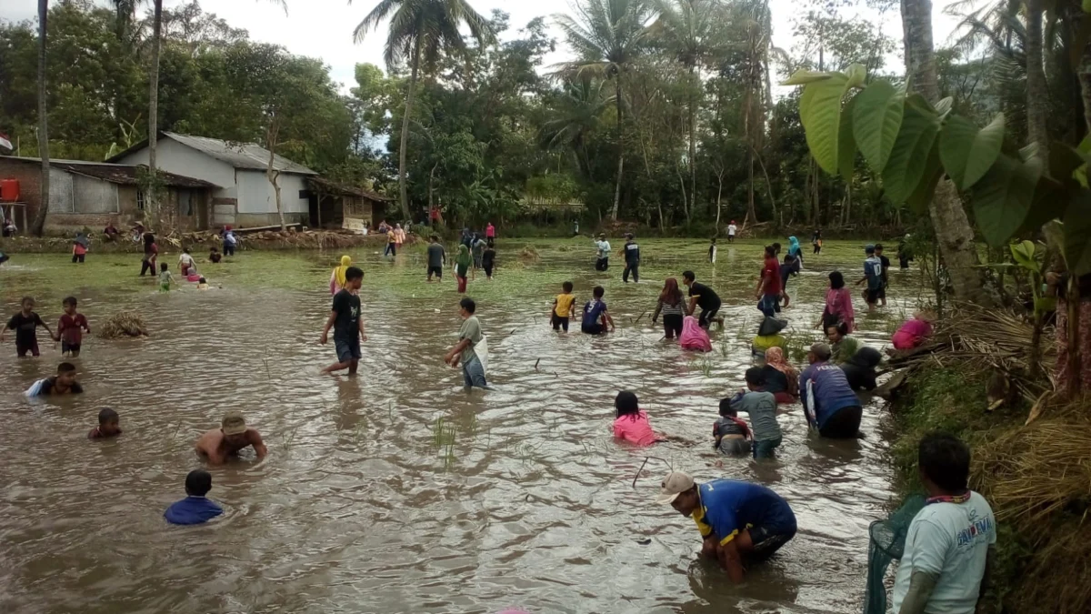 Warga Kampung Pasantren 'Ngareyek' Kolam