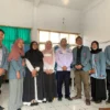 Mahasiswa UPI Bersama SMAN 19 Garut Buat Buklet Panduan Sekolah di Desa Karyajaya