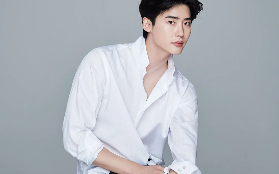 Profil Lee Jong Suk Pemeran Utama Dalam Drama Big Mouth