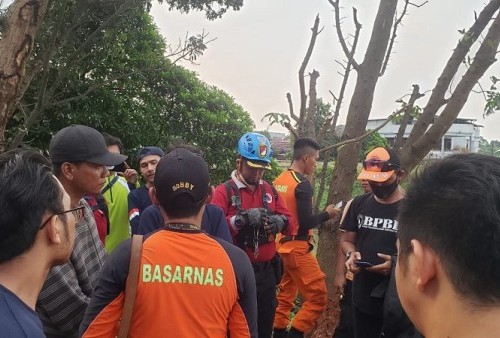 Dua Orang Anak Hilang Diduga Terseret Arus Kali Bekasi Dua Orang Anak Hilang Diduga Terseret Arus Kali Bekasi