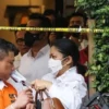 Mesra Putri Candrawathi Pakaikan Masker Ferdy Sambo, Kuasa Hukum: Mereka Saling Sayang