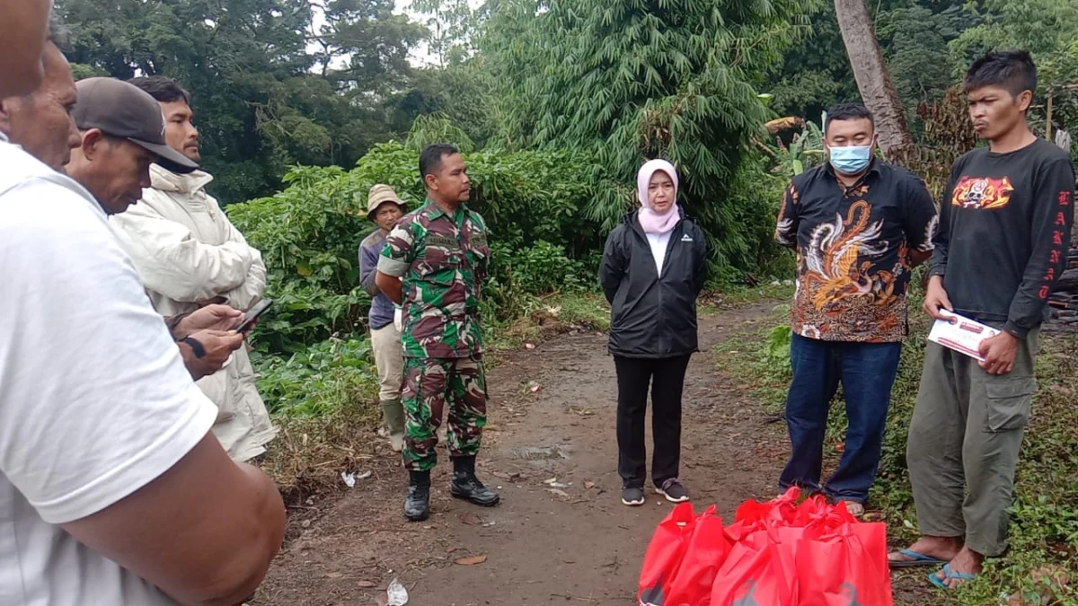 Ludes Terbakar, Legislator PDI Perjuangan dan Camat Samarang Kunjungi Rumah Yanto di Tanjungkarya