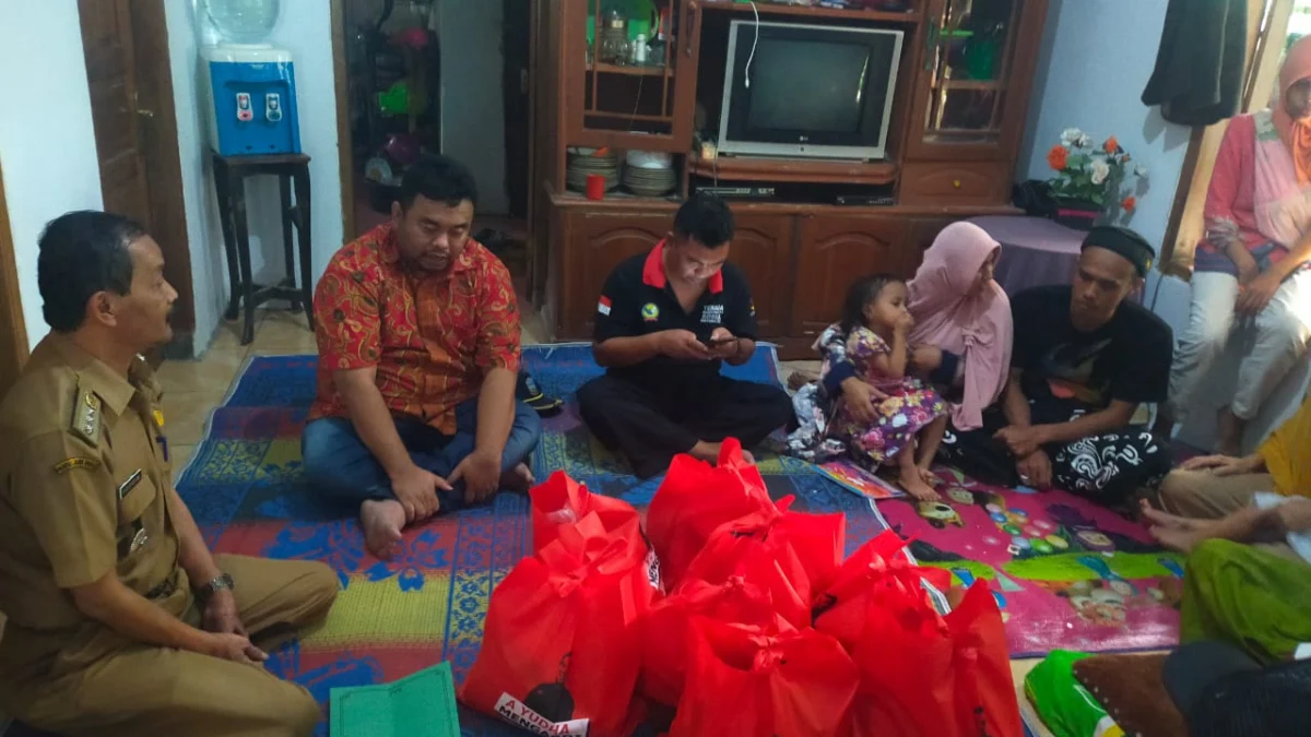 Di Sela Kunker ke Selatan Garut, Anggota DPRD Kunjungi Korban Kebakaran di Hanjuang Bungbulang Di Sela Kunker ke Selatan Garut, Anggota DPRD Kunjungi Korban Kebakaran di Hanjuang Bungbulang