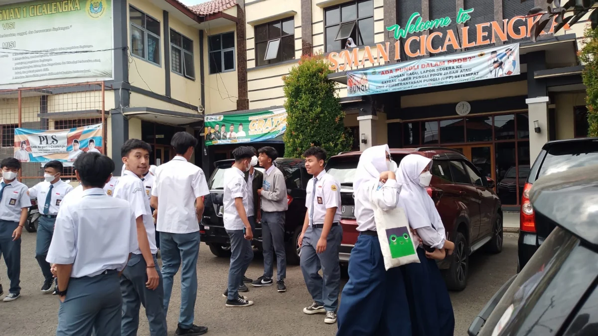 MPLS di SMA Negeri 1 Cicalengka Berbasis Digital, Hari Pertama Ikut Pengenalan Lingkungan dari Provinsi Jabar