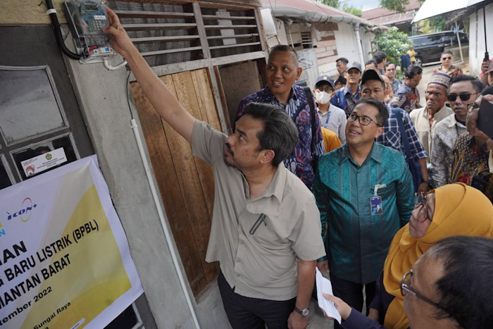 Lebih Dari 5 Ribu Warga Kurang Mampu di Kalbar Kini Nikmati Listrik PLN