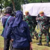 Dua Kali Salvo Iringi Prosesi Pemakaman Azyumardi Azra yang Dilakukan Secara Militer di Kalibata