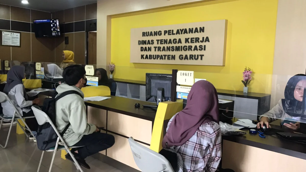 Banyak warga Garut yang Kebingungan Dalam Pembuatan Kartu Kuning