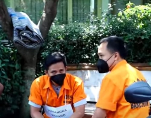 Menangis Didatangi Istri, Bripka RR Bicara Jujur Bongkar Skandal dan Sempat Ingin Jadi Justice Collabolator Menangis Didatangi Istri, Bripka RR Bicara Jujur Bongkar Skandal dan Sempat Ingin Jadi Justice Collabolator