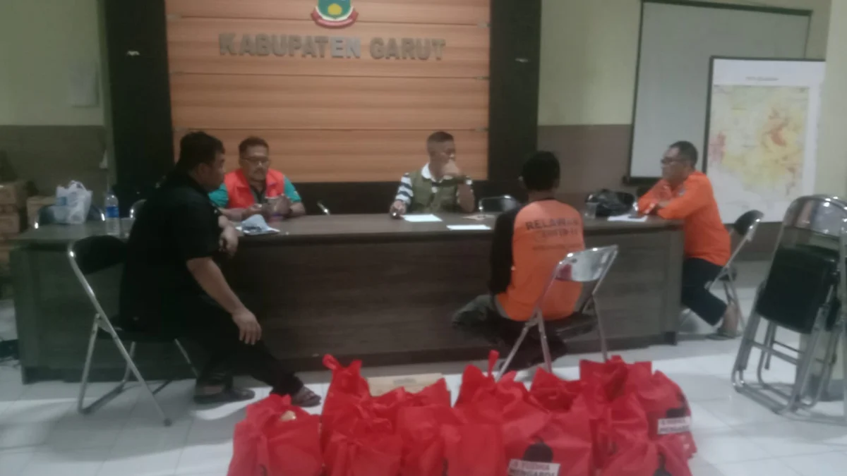 Jalan Cihurip-Singajaya Terputus, Sekda Garut: Kami Akan Kikis Jalan Supaya Bisa Dilalui Mobil