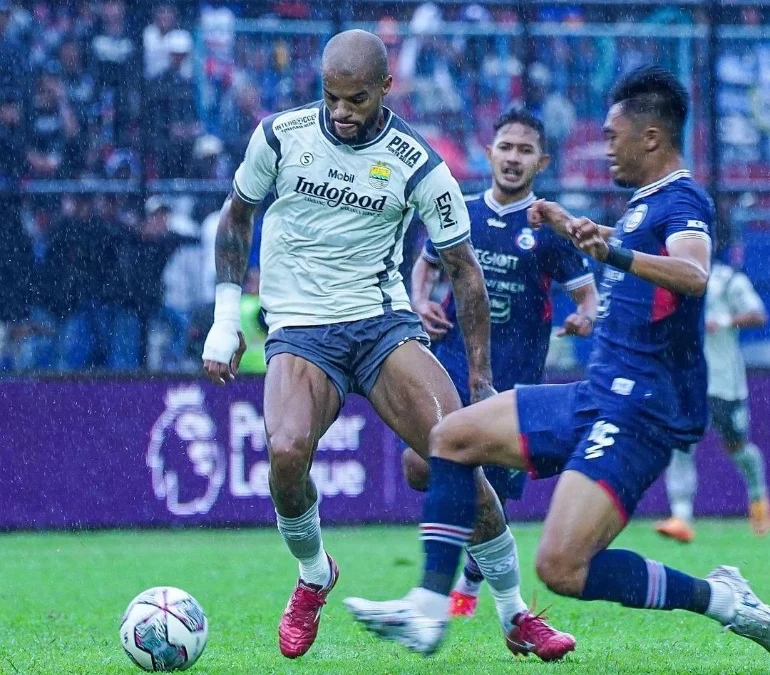 Persib Pecundangi Arema di Kandangnya dengan Skor 2-1