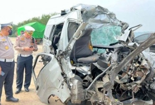 Kecelakaan di Tol Semarang, Tujuh Orang Dilaporkan Tewas.