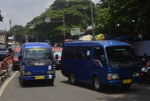 Harga BBM Naik, Pengusaha Angkot di Bekasi Ancang-ancang Naikkan Tarif.