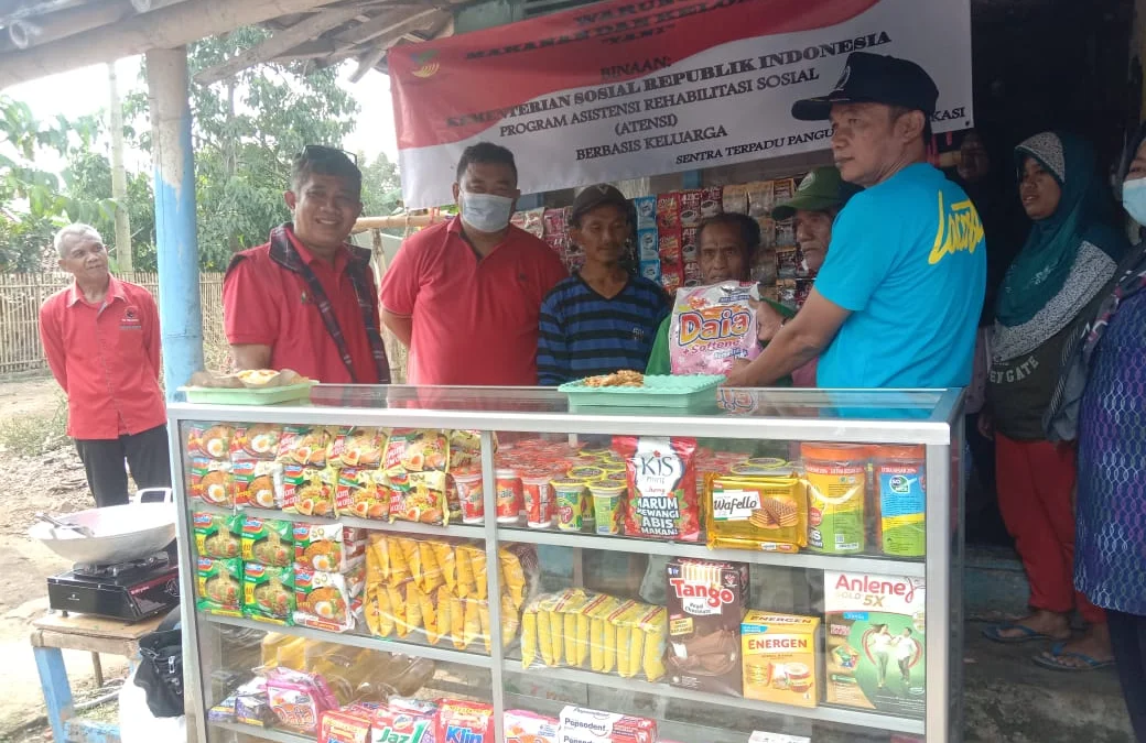 Berkat Dorongan Anggota DPRD Garut, Kemensos RI Berikan Bantuan Kewirausahaan Pada Korban Kebakaran di Kampung Haurseah