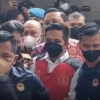 Duduk Berhadapan Majelis Hakim, Begini Outfit Bharada E Jalani Sidang Perdana di PN Jaksel