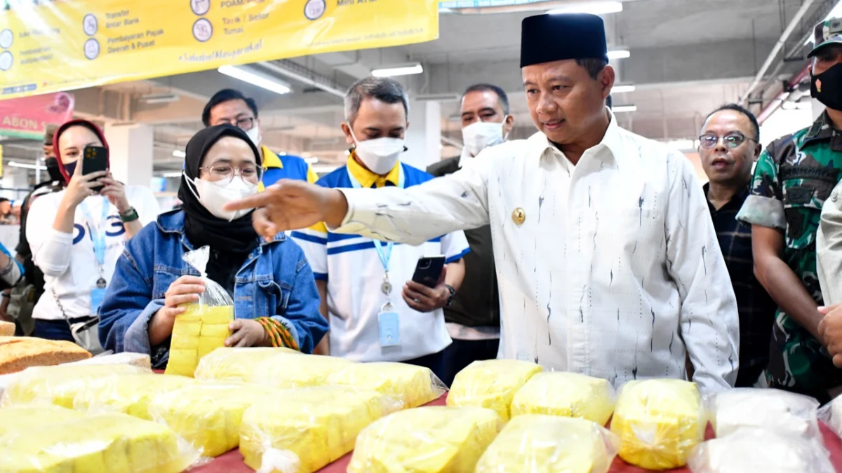 Uu Ruzhanul Ulum dan Atalia Praratya Ridwan Kamil Kunjungi Pasar Pelita Sukabumi