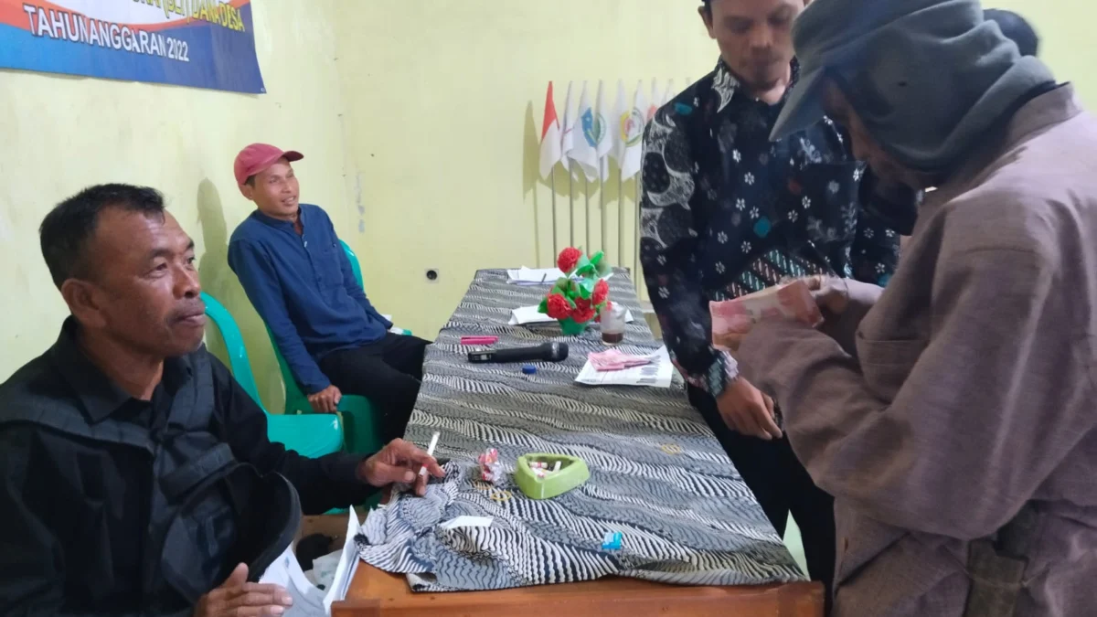 Hindari Penyelewengan BLT - DD, Pemdes Sukahurip Salurkan Terpusat di kantor Desa Hindari Penyelewengan BLT - DD, Pemdes Sukahurip Salurkan Terpusat di kantor Desa