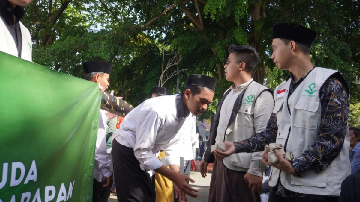 Pelita Intan Muda Garut Bagikan 1000 Bungkus Sarapan Gratis bagi Para Santri