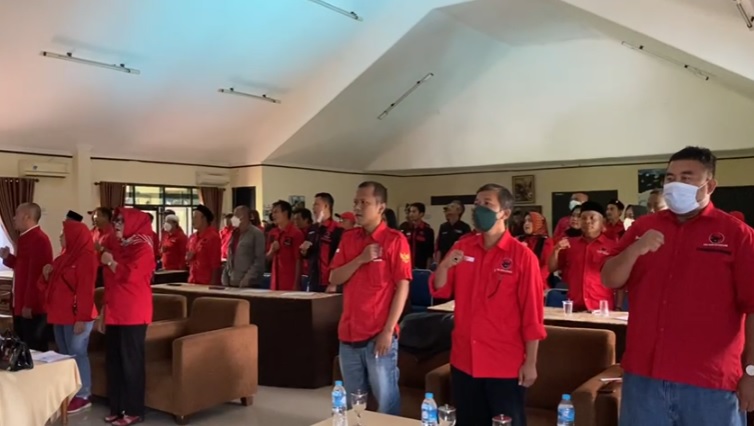 DPC PDI Perjuangan Garut mengumpulkan bacaleg di hotel Augusta untuk menginstruksikan pelatihan penggalangan, penguasaan teritorial di desa kelurahan.