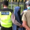 Detik-detik Wanita Bercadar Terobos Istana Negara, Todongkan Pistol ke Paspampres