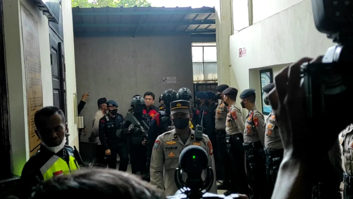 Ferdy Sambo dan Putri Candrawathi Tiba di PN Jaksel, Keluarga Brigadir J Nyatakan Siap Berhadapan