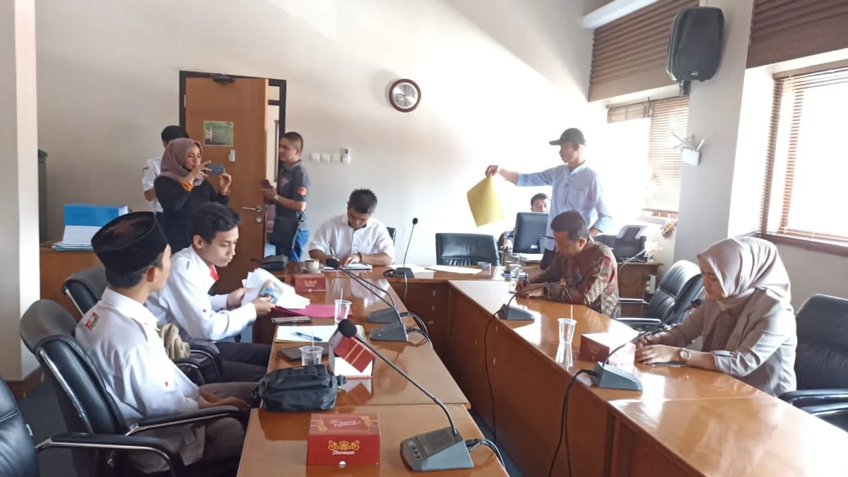 KAMMI Garut melakukan audiensi dengan DPRD Garut membahas Perda Kepemudaan.