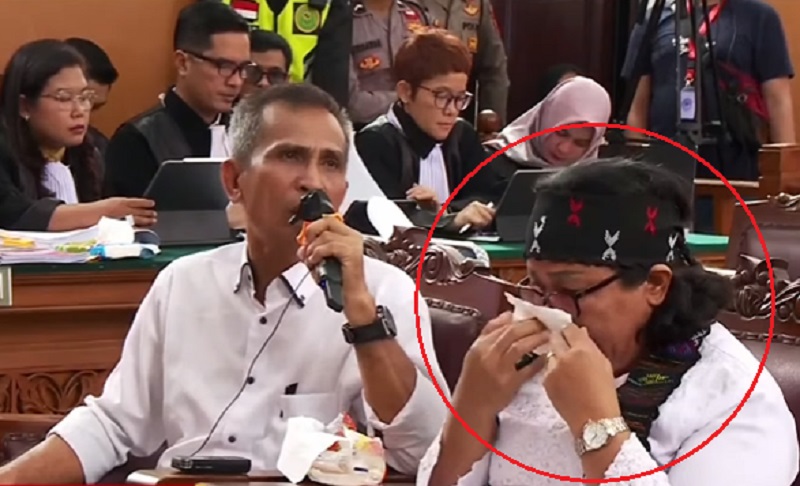 Ibu Brigadir J Menangis Saat Samuel Hutabarat Beri Kesaksian di Sidang Putri Candrawathi dan Ferdy Sambo