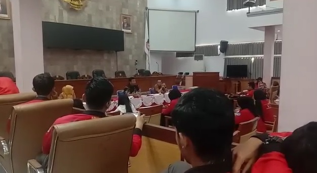 Komisi 4 DPRD Garut Sarankan Kenaikan UMK Gunakan Parameter Kebutuhan Hidup Layak.Hal itu disampaikan Komisi 4 saat menerima massa buruh