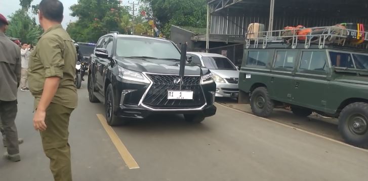 Presiden Jokowi Kunjungi Pengungsi Korban Gempa di Cianjur