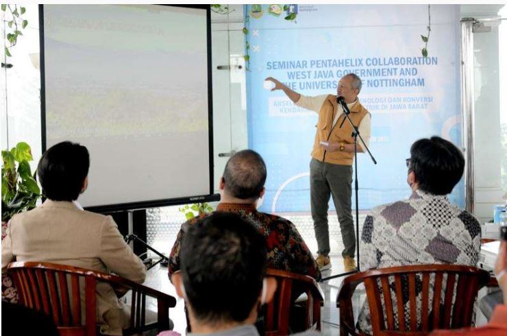 Jawa Barat Berkomitmen Kembangkan Ekosistem Kendaraan Listrik secara Pentahelix