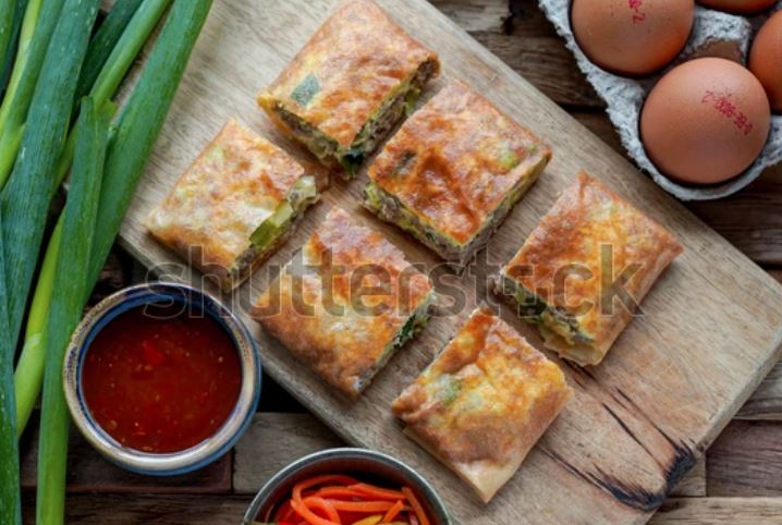 Martabak Asin (shutterstock)