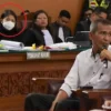 Tatapan Serius Putri Candrawathi Lihat Kesaksian Ayah Brigadir J Saat Sidang Kasus Ferdy Sambo di PN Jaksel