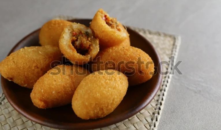 Combro Makanan Khas Jawa Barat, Terbuat dari Bahan Singkong(shutterstock)