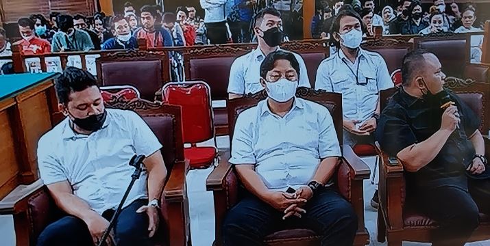 Terdakwa Chuck Putranto Perintahkan Saksi Ariyanto Ambil Rekaman DVR CCTV di Irfan Widyanto Terdakwa Chuck Putranto Perintahkan Saksi Ariyanto Ambil Rekaman DVR CCTV di Irfan Widyanto