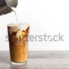 Membuat Es Kopi Susu Kekinian, Selera Anak Muda (shutterstock)