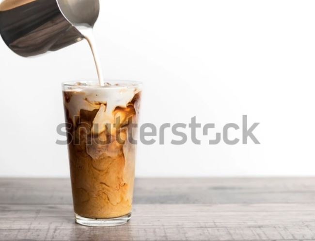 Membuat Es Kopi Susu Kekinian, Selera Anak Muda (shutterstock)