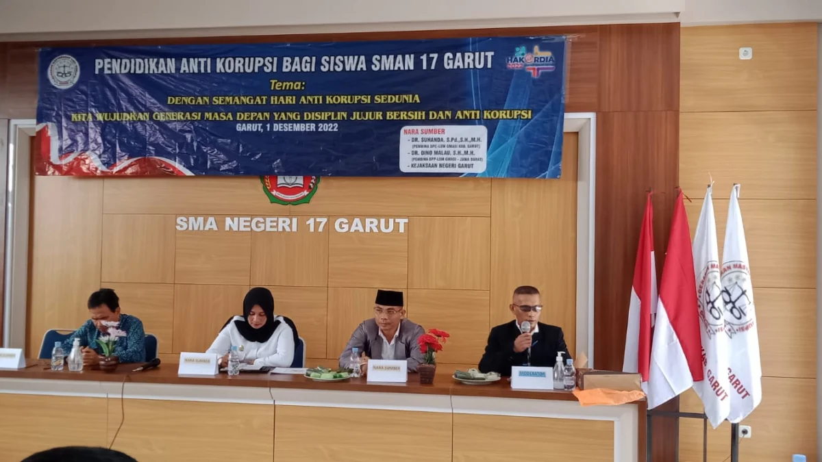 Pelajar SMAN 17 Garut mendapatkan Pendidikan Anti Korupsi