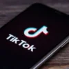 Tiktok (shutterstock)