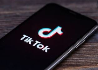 Tiktok (shutterstock)