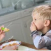 Anak Susah Makan (https://www.shutterstock.com/)