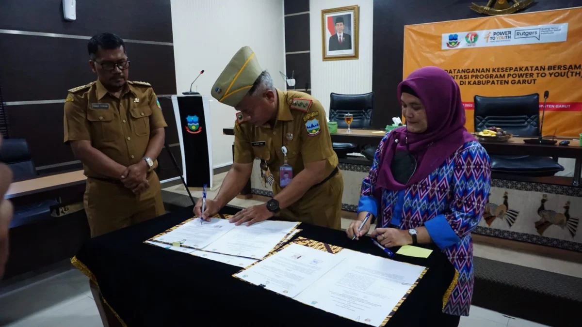 Penandatanganan kerja sama antara Pemda Garut dan Pihak Rugers (foto: Diskominfo Garut)