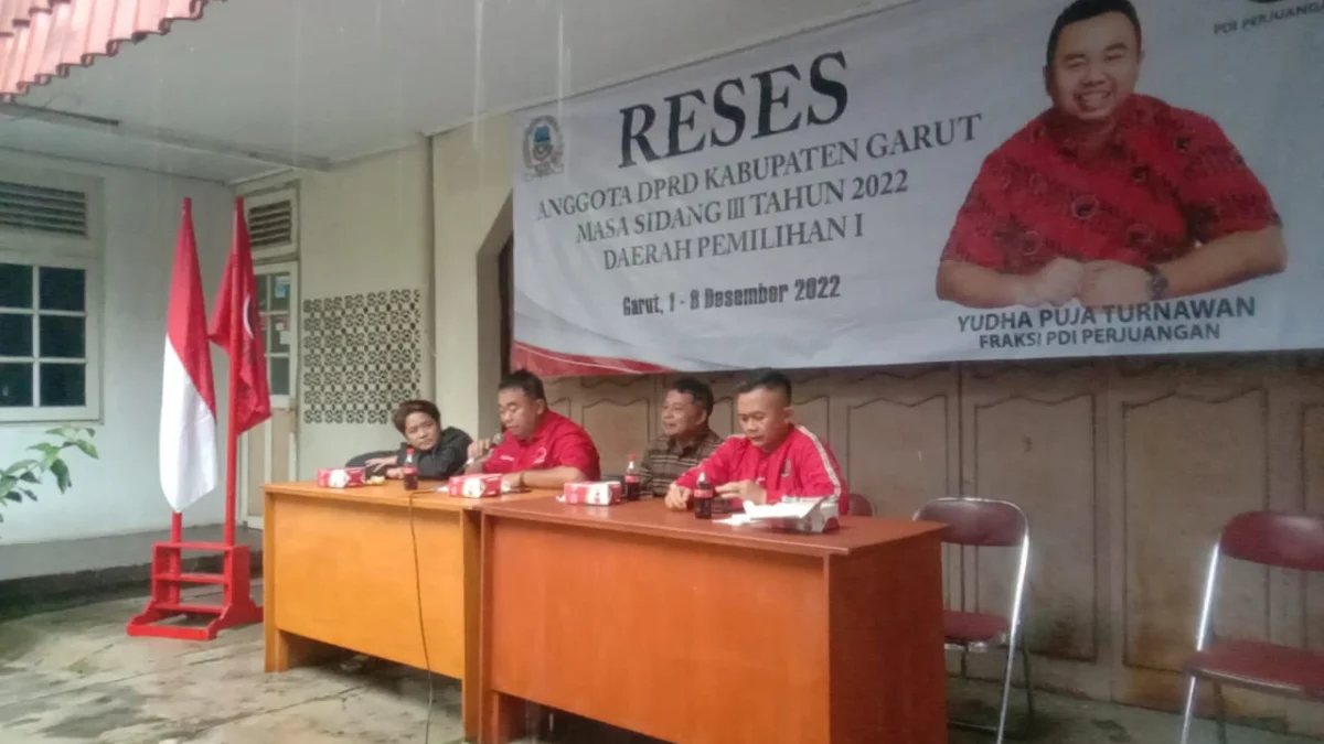 Yudha Puja Turnawan, Anggota DPRD Garut Reses di Kelurahan Muara Sanding, Kecamatan Garut Kota. Warga semangat angkat tangan ajukan sejumlah harapan dan pertanyaan