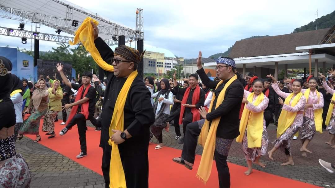 RIdwan Kamil Gubernur Jawa Barat puji warga Sukabumi yang mampu mempertahankan budaya leluhur