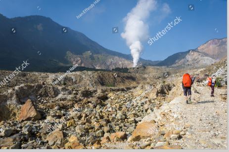 gunung papandayan (https://www.shutterstock.com/ )